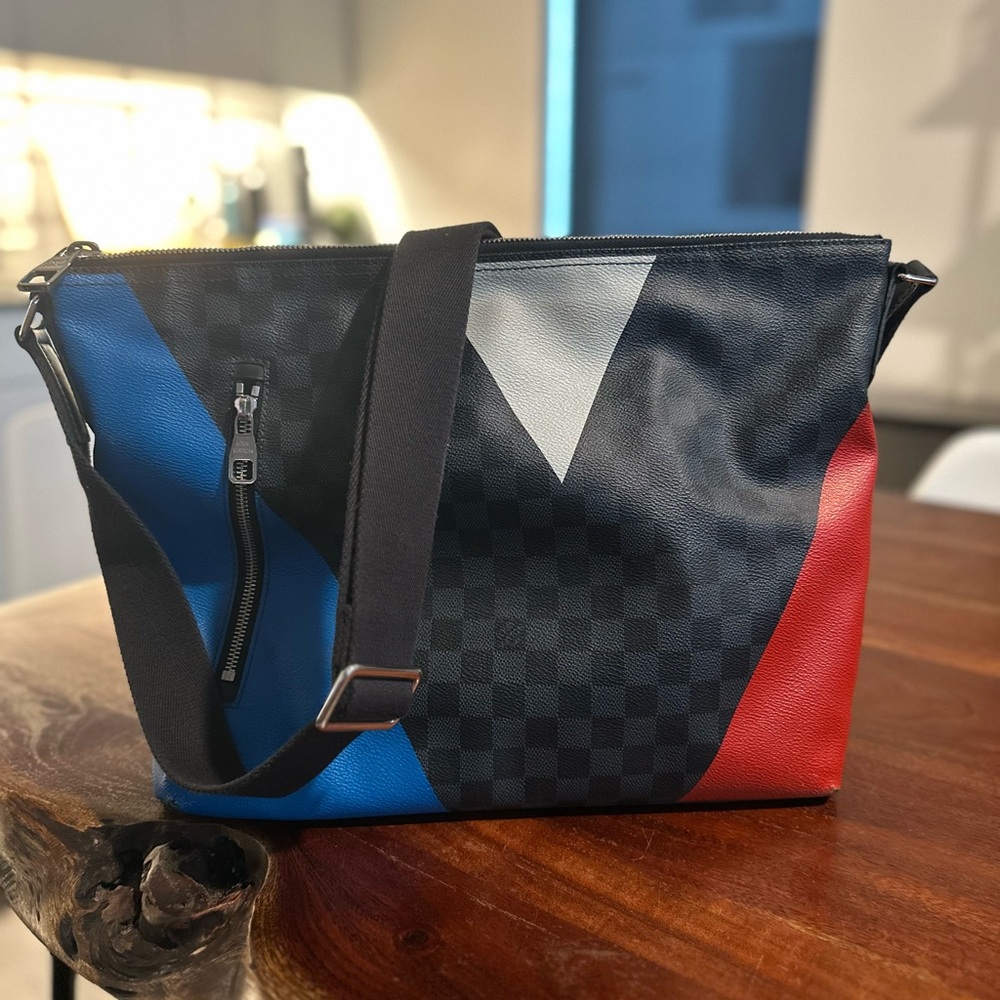 Louis Vuitton America’s Cup Messenger